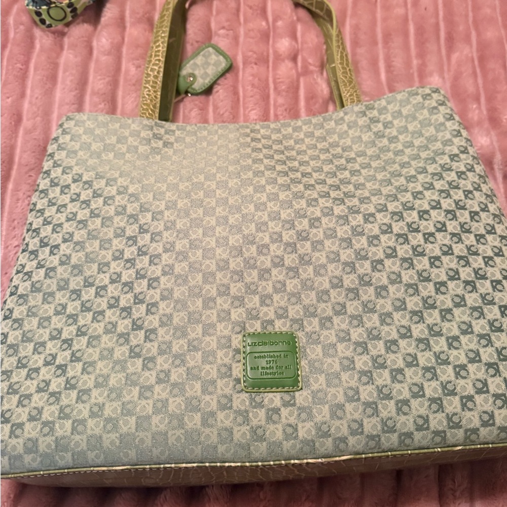 Liz ClaiborneGreen and white checked Geometric Tote